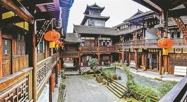 2019年，孕妇在国外被丈夫推下悬崖，结果奇迹生还，后来怎样了？
